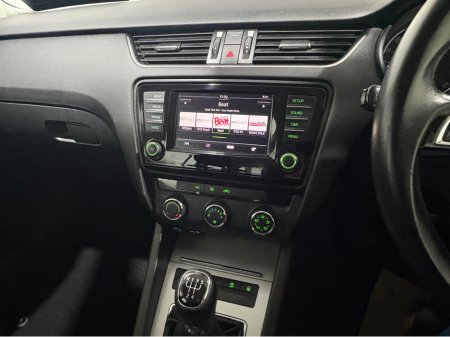 2016 Skoda Octavia 1.6 TDI 11 110HP 4DR COMBI AMBITION €9,950 thumbnail