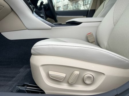 2024 Toyota Camry PLATINUM EDITION 4 €46,950 thumbnail