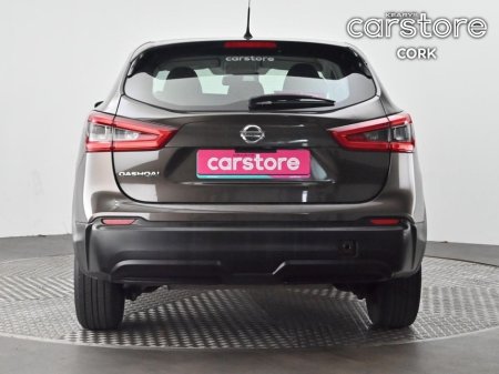 2017 Nissan Qashqai 1.2 PET XE €15,888