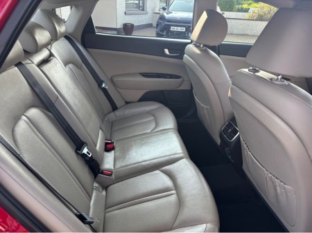 2017 Kia Optima PLATINUM 7 5DR 4DR €10,950 thumbnail