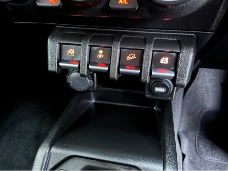 2025 Suzuki Jimny SIERRA 4 SEAT AUTOMATIC 1.5 PETROL  //HIGH SPEC//BRAND NEW//DELIVERY MILES//HEATED SEATS//KEYLESS ENTRY// €37,950 thumbnail