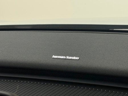 2024 Volvo EX30 ULTRA 69KWH *PAN ROOF* €35,990 thumbnail