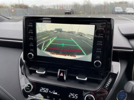 2018 Toyota Corolla Hatchback 5dr Hybrid - Luna Edition - 1.8 Automatic - Very Low KMS - EUR 180 Tax // Front Electric Windows // Rear Electric Windows // Electric Mirrors // Heated Mirrors // Apple Carplay €24,895 thumbnail