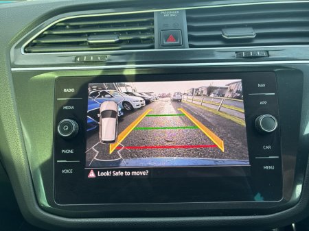 2022 Volkswagen Tiguan R-LINE 1.4 TSI PHEV 2 245HP 5DR thumbnail