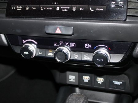 2022 Honda Jazz 1.5 Ehev Elegance 5DR Auto €20,999 thumbnail