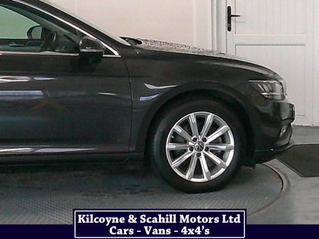 2022 Volkswagen Passat BUSINESS 2.0 TDI MANUAL 6SPEED FWD 150 4DR €27,900 thumbnail
