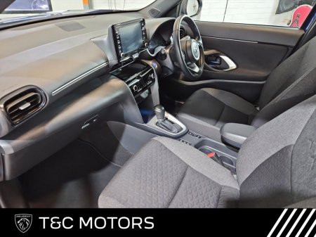 2023 Toyota Yaris Cross Design HEV Automatic - Reversing Camera, A/C, Apple Carplay & Android Auto, Auto Lights & Wipers, Cruise Control €26,995