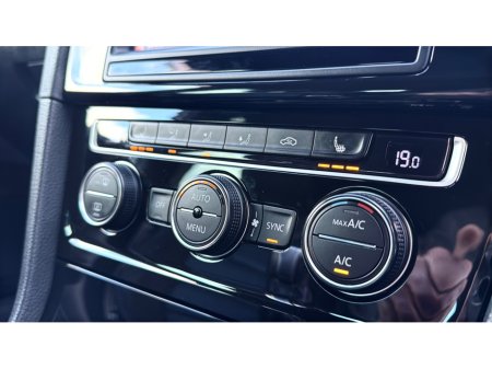 2015 Volkswagen Golf GOLF R 300BHP / AUTO / DSG / 4MOTION / LEATHER / 12MONTH WARRANTY / 90,000 €24,900 thumbnail