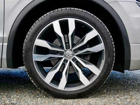 2018 Volkswagen Tiguan 2.0 TDI 150HP 4WD R-Line DSG €29,950 thumbnail