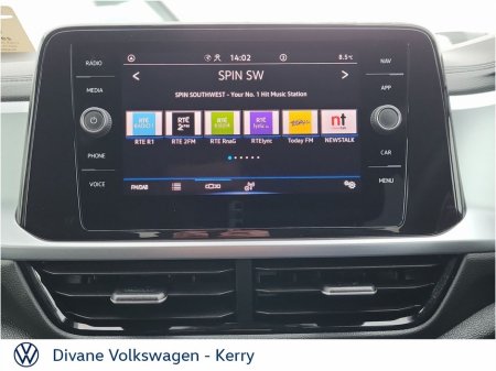 2024 Volkswagen T-Roc LIFE 2.0 TDI M6F 116 BHP €31,950 thumbnail