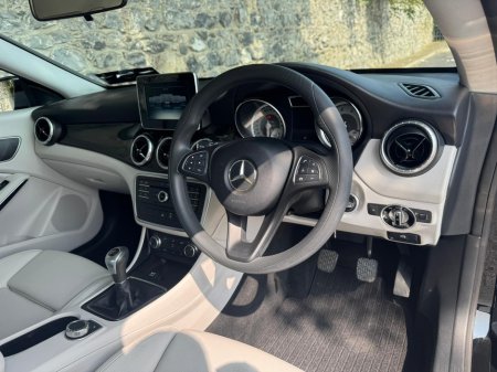 2016 Mercedes-Benz CLA Class 180 4DR D STYLE €20,950 thumbnail