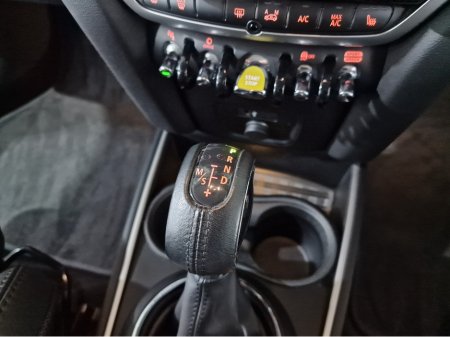 2021 MINI Countryman SE ALL4 EXCLUSIVE (PLUG IN HYBRID) AUTOMATIC **ONE OWNER / HUGE SPEC / APPLE CARPLAY / CRUISE CONTROL / FULL BLACK LEATHER / HEATED FRONT SEATS / REVERSE CAMERA / REAR TINTED GLASS / SAT NAV** €27,900 thumbnail