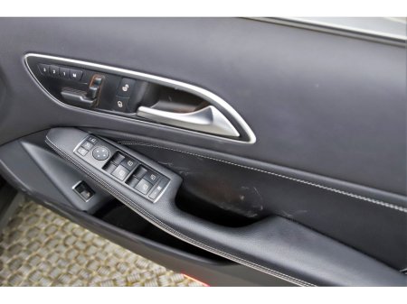 2016 Mercedes-Benz GLA Class GLA 180 *HALF LEATHER*REVERSE CAM*PARK SENSORS* €18,890 thumbnail