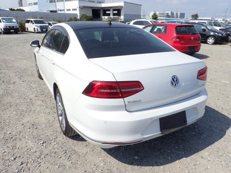 2019 Volkswagen Passat 2.0 TDI R-Line  HIGHLINE HUGH SPEC! €25,950