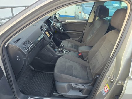2018 Volkswagen Tiguan HIGH LINE-AUTOMATIC-4 MOTION-LOW MILEGE €23,450 thumbnail
