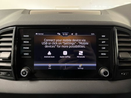 2023 Skoda Karoq Sportline DSG 2.0TDI 115BHP - Reversing Camera - Climate Control - Heated Seats - Cruise Control - Apple CarPlay/Android Auto thumbnail