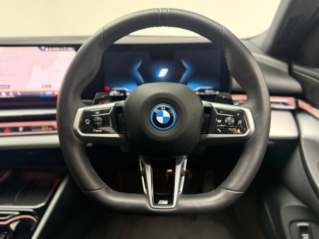 2025 BMW 5 Series 550E M SPORT PRO XDRIVE thumbnail