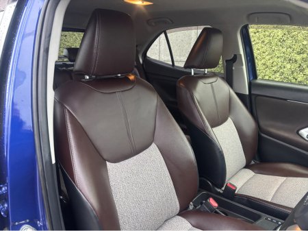 2021 Toyota Yaris Cross Z HYBRID AUTOMATIC 1.5 PETROL //MASSIVE SPEC//HALF LEATHER HEATED SEATS//KEYLESS ENTRY//360 PARKING CAMERAS// €23,950 thumbnail