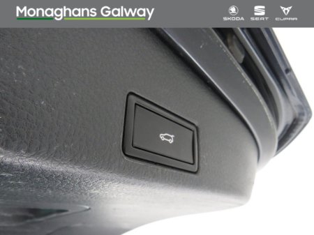 2018 Volkswagen Touareg 5 SEAT COMM 3.0 TDI 262BHP V6 AUTO €28,950 thumbnail