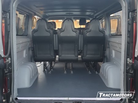 2024 Renault Trafic Passenger 9 SEAT AUTO 170HP RED EDITION €54,999 thumbnail