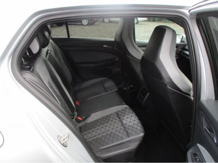 2022 Volkswagen Golf R-LINE 2.0 TDI DSG 150HP 5DR A €32,950