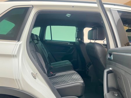 2023 Volkswagen Tiguan R-LINE 1.4 TSI PHEV DSG €36,990 thumbnail