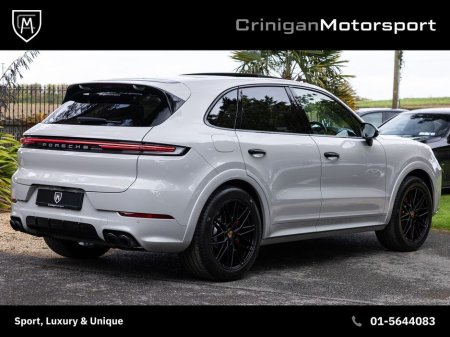 2023 Porsche Cayenne 3.0 E-Hybrid SportDesign New Model €89,900 thumbnail