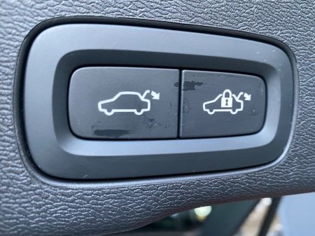 2025 Volvo XC60 T8 Ultra Recharge AWD Auto (PHEV) €67,900 thumbnail