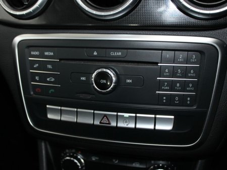 2018 Mercedes-Benz CLA Class 180 d D 4DR €19,999 thumbnail