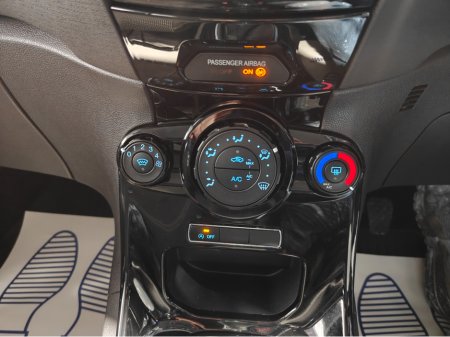 2017 Ford Fiesta TITANIUM 1.0 65PS M5 4DR €10,995 thumbnail