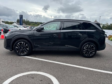 2025 Peugeot 5008 1.2 Hybrid 136bhp E-DCS6 Allure €49,500