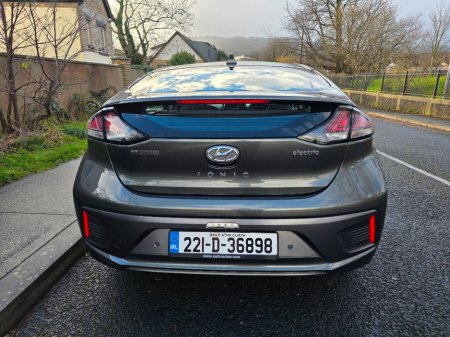2021 Hyundai Ioniq Premium 100kw €16,950