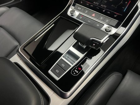 2024 Audi Q7 S LINE 55 TFSI E QUATTRO €84,990 thumbnail