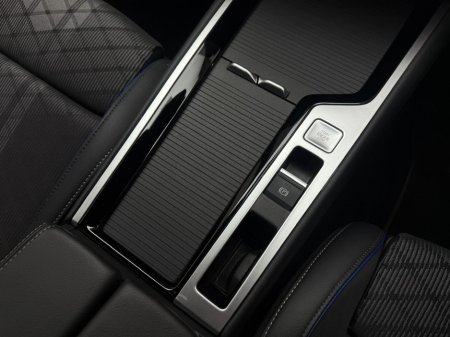 2025 Volkswagen Passat R-LINE 1.5 PHEV DSG €42,990 thumbnail