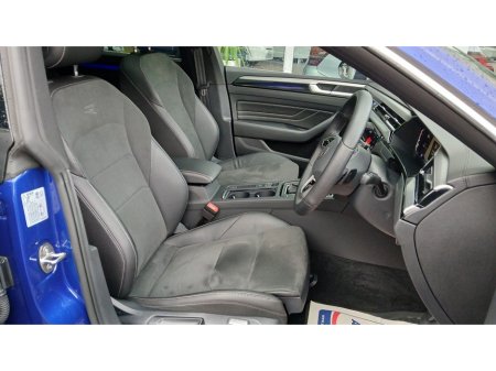 2025 Volkswagen Arteon 2.0TDI D7F 150HP R-LINE SHOOTING BRAKE, LAPIZ BLUE. €54,950 thumbnail