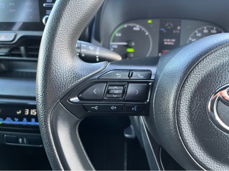 2021 Toyota Yaris X HYBRID AUTOMATIC 1.5 PETROL //KEYLESS ENTRY//REVERSE CAMERA//ADAPTIVE CRUISE CONTROL// €16,950 thumbnail