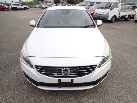 2016 Volvo S60 2.0 D4 SE DYNAMIC PLUS DIESEL AUTOMATIC // TINY KMS // MASSIVE SPEC //  FULL HEATED LEATHER // REVERSING CAMERA // CRUISE CONTROL // LANE ASSIST // COLLISION WARNING SYSTEM // UPGRADED SPORT ALLOYS €15,950