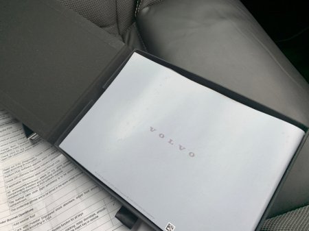 2021 Volvo V60 2.0 B4 197 BHP DSL R-DESIGN AUTO // ONE OWNER // FULL SERVICE HISTORY // STUNNING CONDITION 02/27 NCT // €270 ROAD TAX // €30,950 thumbnail