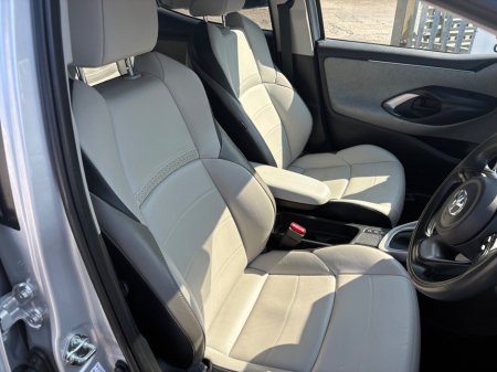 2022 Toyota Yaris 1.5 Hybrid 5Dr Platinum €21,995 thumbnail