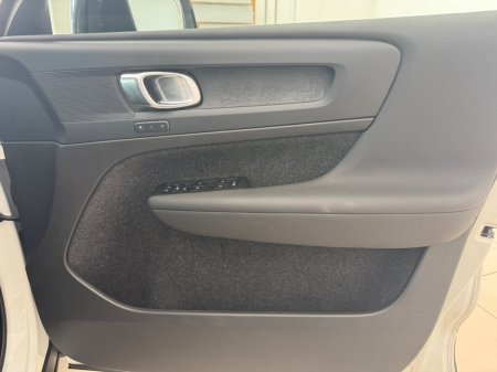 2024 Volvo C40 BEV Recharge 238hp RWD Plus €44,950 thumbnail