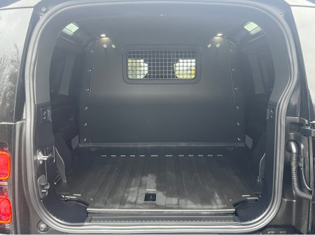 2025 Land Rover Defender HDTP XDYN HSE DM HARD TOP X-DYNAMIC €119,000 thumbnail