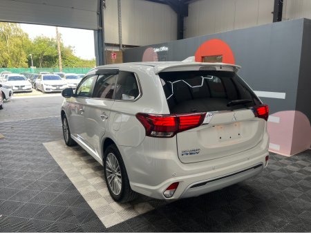 2020 Mitsubishi Outlander 2020 MITSUBISHI OUTLANDER PHEV 2.4L HYBRID / 70K KMS / CRUISE CONTROL, REVERSE CAMERA & MORE €24,950