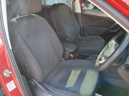 2024 Volkswagen Tiguan Allspace ELEGANCE 2.0TDI DSG 150HP €52,950 thumbnail