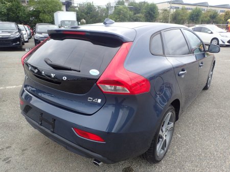 2019 Volvo V40 2.0 D4 SE LUXURY PLUS DIESEL AUTOMATIC // MASSIVE SPEC //  HALF HEATED LEATHER // REVERSING CAMERA // CRUISE CONTROL // LANE ASSIST // COLLISION WARNING SYSTEM // UPGRADED SPORT ALLOYS €19,950 thumbnail