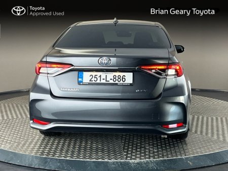 2025 Toyota Corolla LunaSport Hybrid €33,950 thumbnail