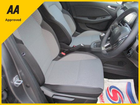 2025 Renault Clio EVOLUTION  WITH ONLY 6105KMS HIGH SPEC WITH SAT NAV AND REAR PARKING SENSORS FULLY SERVICED AND READY TO GO €25,950 thumbnail