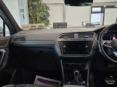 2021 Volkswagen Tiguan 2.0 TDI 150HP R-Line DSG €33,950 thumbnail