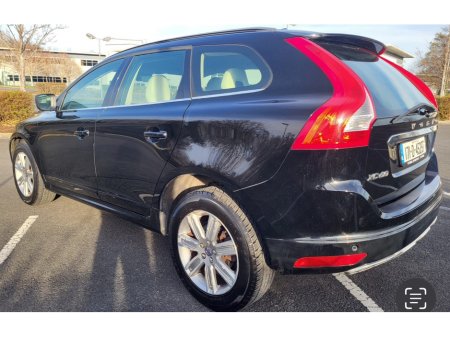2017 Volvo XC60  €17,999