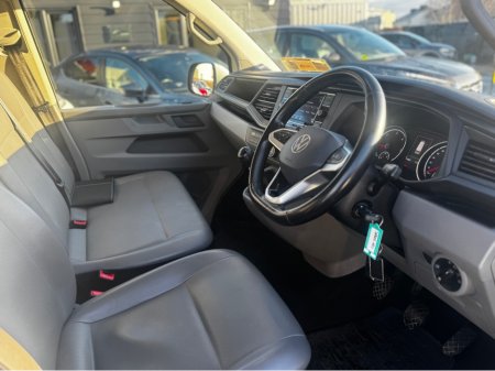 2020 Volkswagen Transporter Shuttle T6 SHL COMFORT TDI 150HP M MANUAL 6SPEED FWD 5DR €47,950 thumbnail