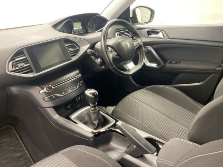 2020 Peugeot 308 1.5 BlueHDi 100bhp Active €16,995